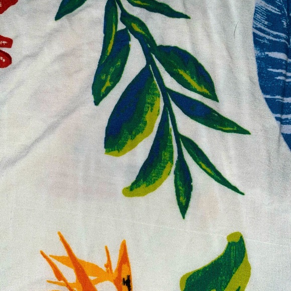 🌺HP🌺 NWOT Guess Floral Half Shoulder Top - Picture 3 of 5